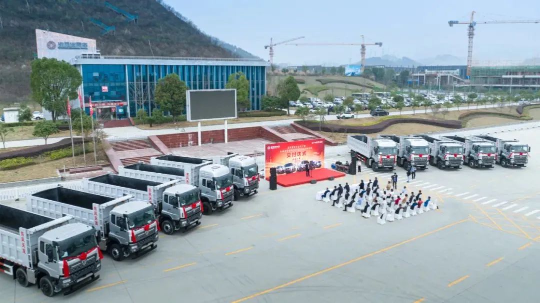 战略签约！联合开发！新车亮相！东风商用车跑出加速度