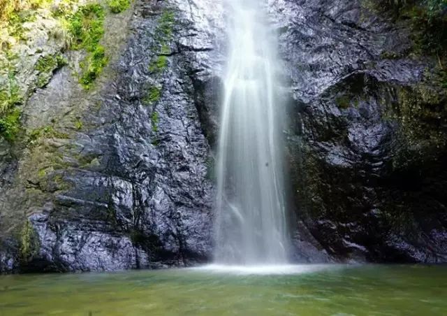 竹山县九华山森林公园武陵桃花源风景区堵河源风景区驴头峡景区圣水湖