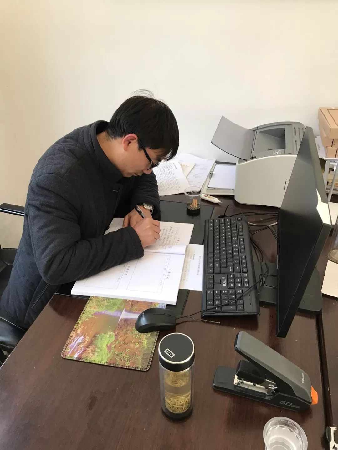 五组贫困户贺怀芝的姑娘外嫁,儿子服刑,丈夫年前去