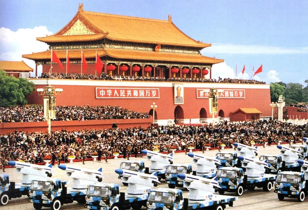 1999年10月1日,在庆祝中华人民共和国成立50周年阅兵式上,东风公司